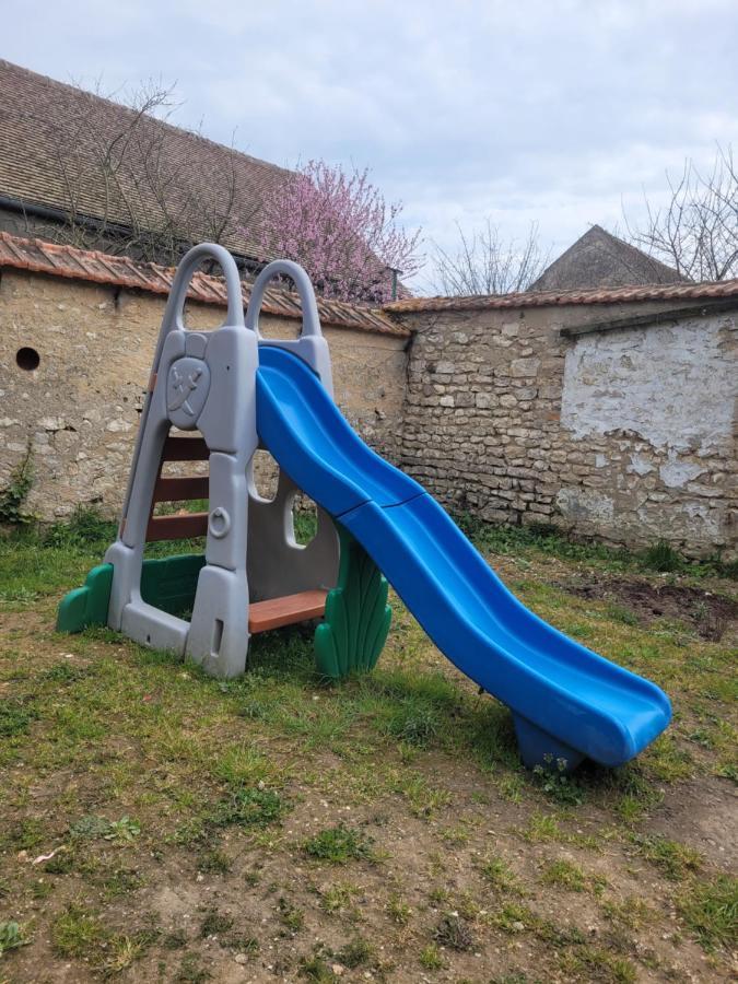 Un Nid Pour La Nuit Villa Bransles Kültér fotó
